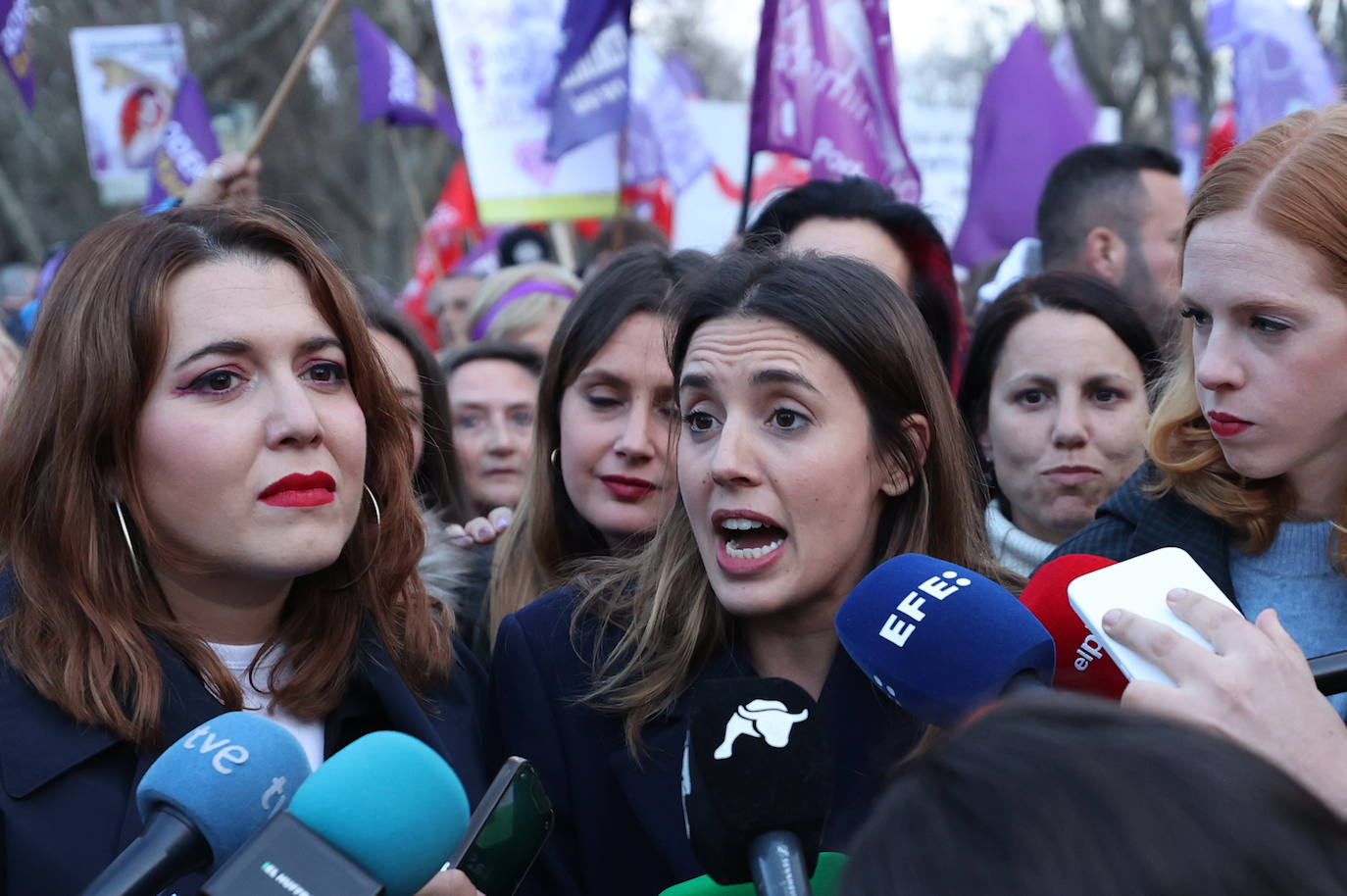 La ministra de Igualdad, Irene Montero, en la manifestación organizada por la Comisión 8M con motivo del Día de la Mujer.