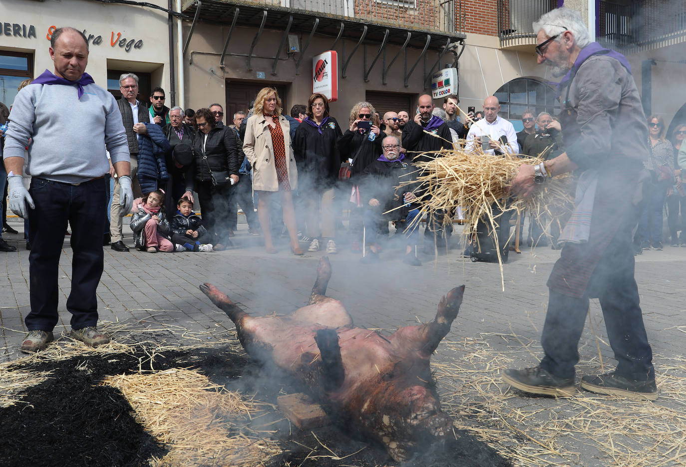 Fotos: Tradición y fiesta se aúnan en Villada en torno a la matanza