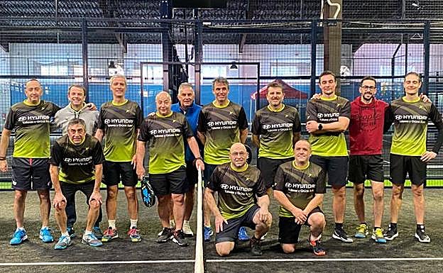 Talleres y Gruas Ávila-Hyundai azul. 