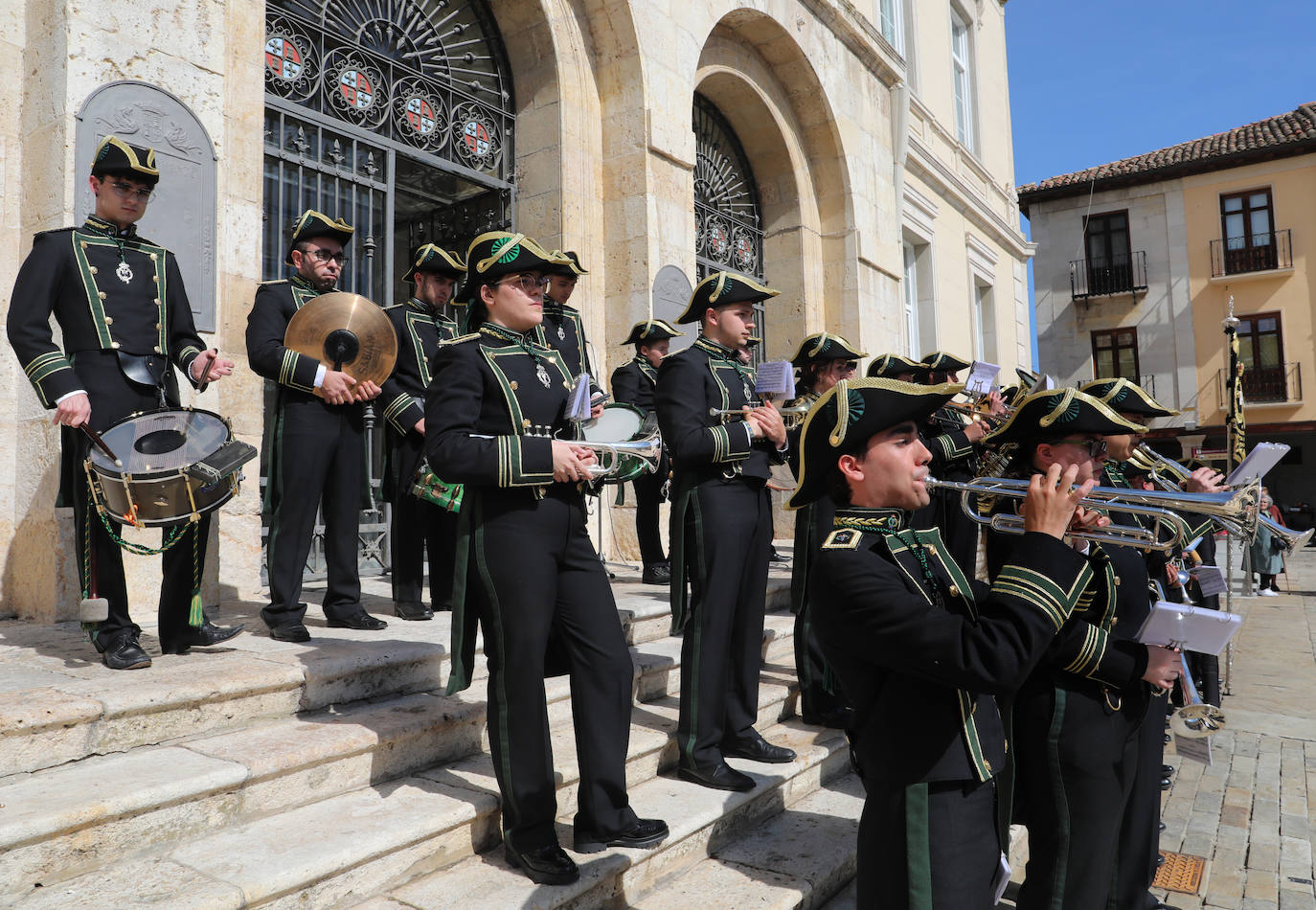 Fotos: La Semana Santa ya suena en la Plaza Mayor de Palencia