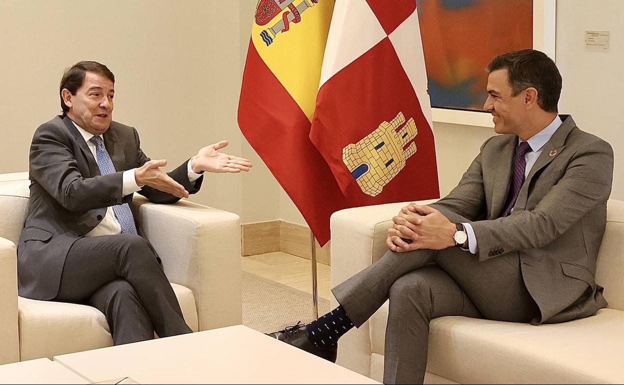 Alfonso Fernández Mañueco y Pedro Sánchez, en La Moncloa en julio de 2022.