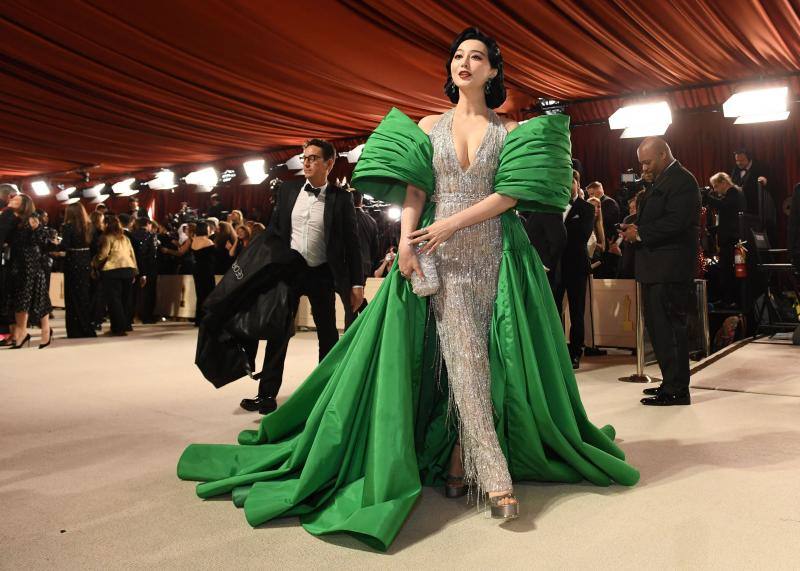 Maravillosa Fan Bingbing con un vestido de Tony Ward.