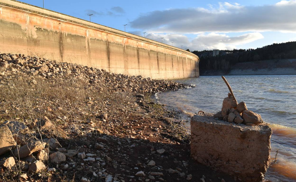 Aspecto del embalse de Aguilar este 13 de marzo. 