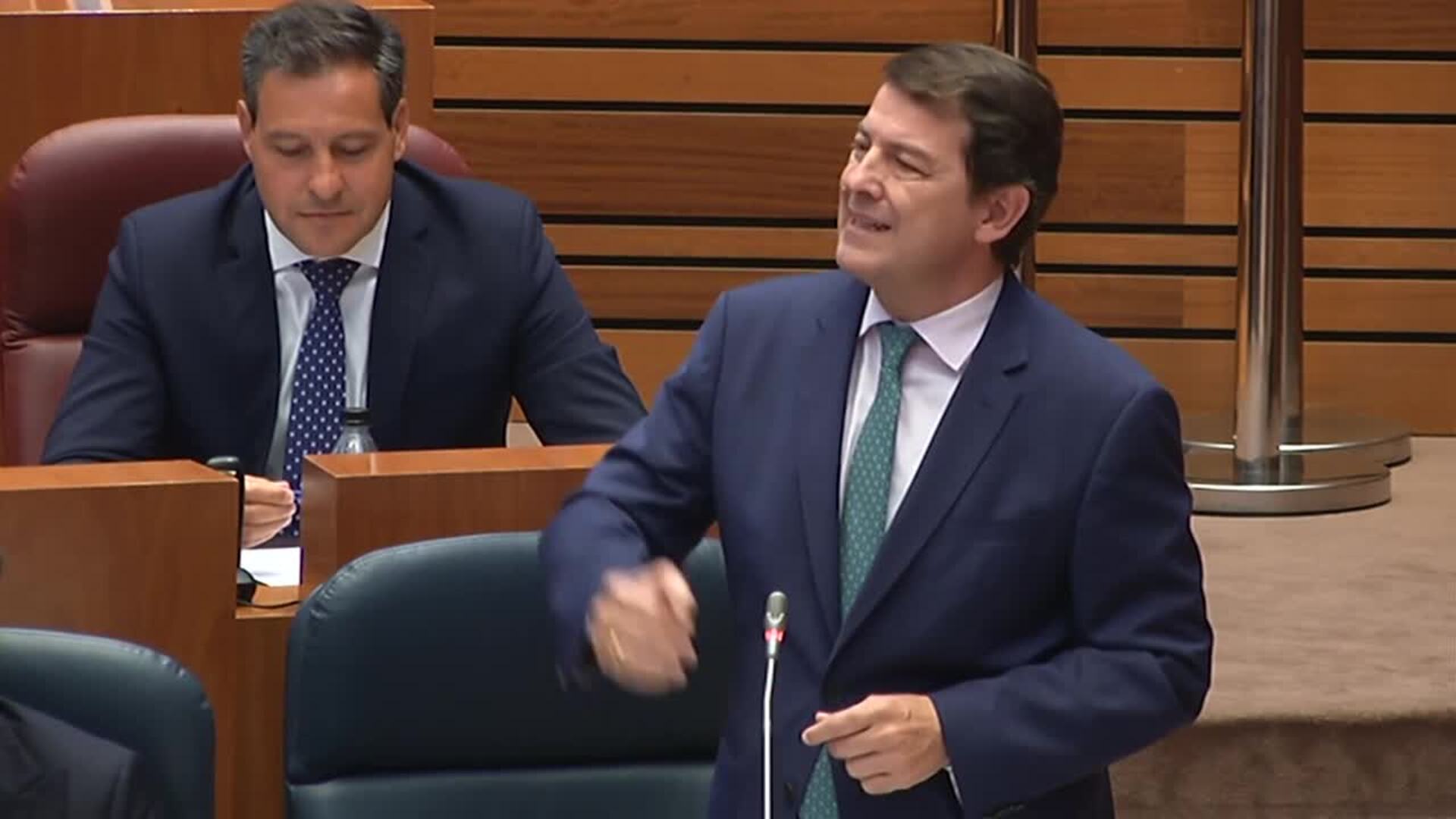 Mañueco lamenta que a Fernández no le haya "pillado" el ERE de Podemos