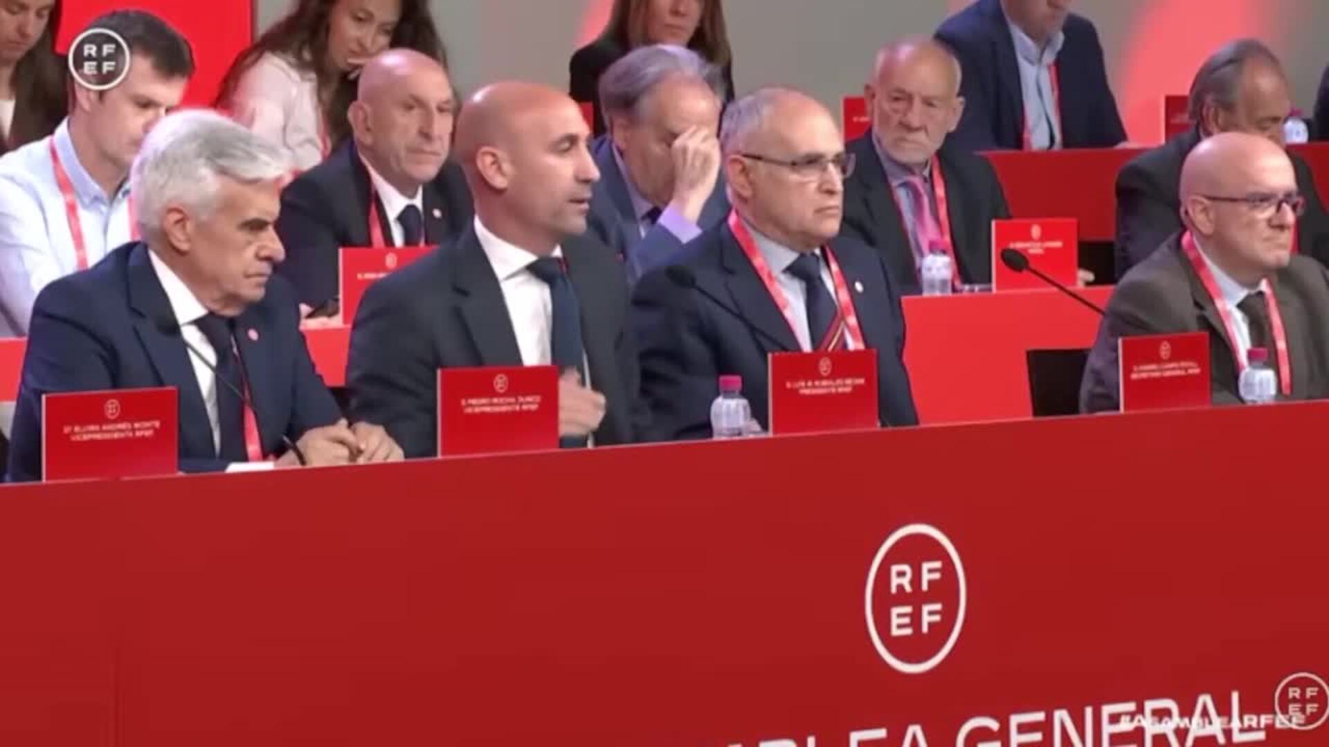 Fiscalía se querella contra Rubiales por agresión sexual y coacciones