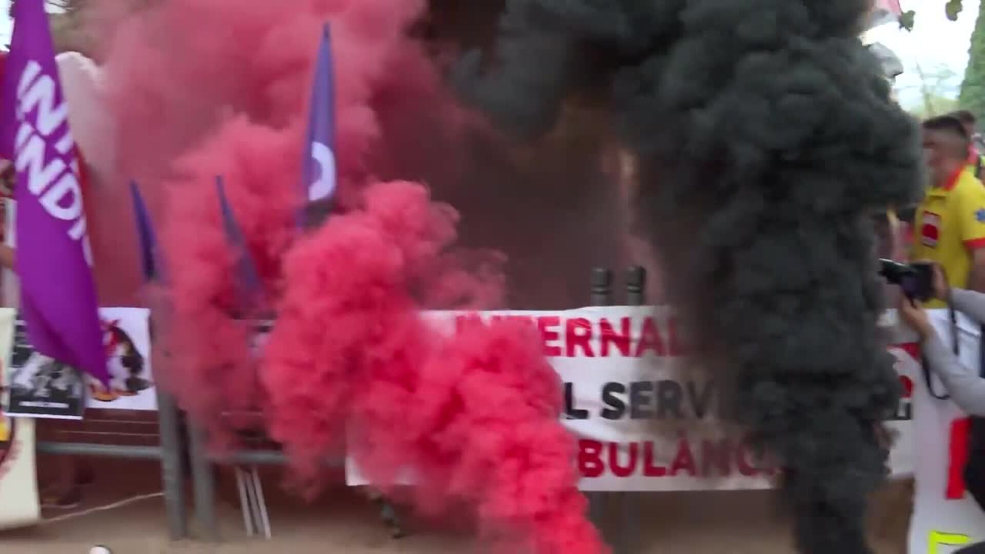 La CC.OO y la UGT convocan a los trabajadores de las ambulancias para reclamar la internalización