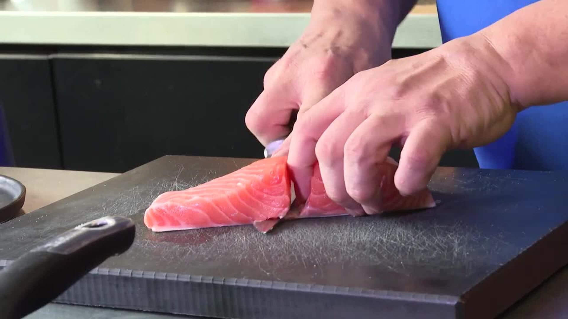 Raquel Meroño y el chef Sergio Fernández preparan recetas con el Salmón de Noruega como protagonista