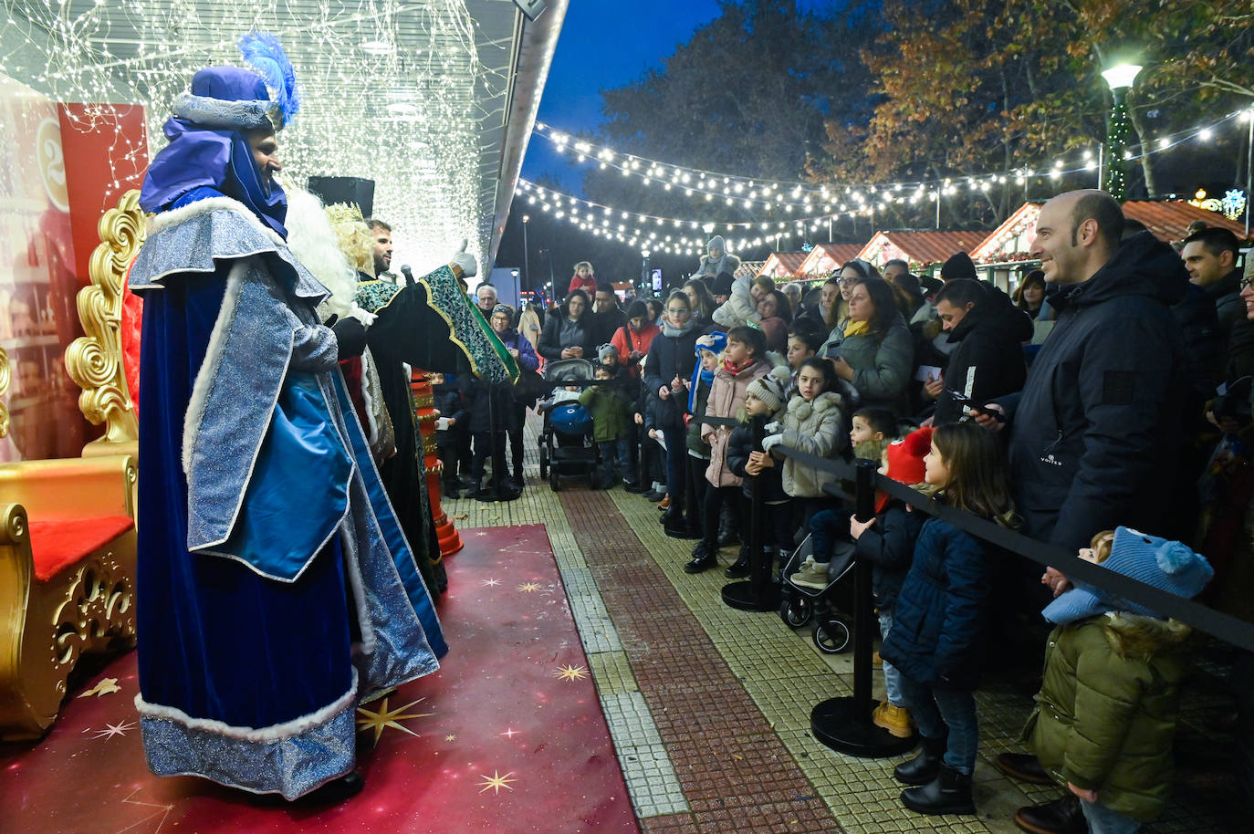 Los Reyes Magos pasean en patinete eléctrico por Zorrilla