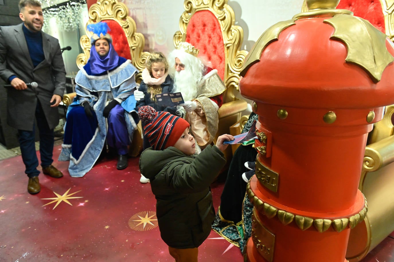 Los Reyes Magos pasean en patinete eléctrico por Zorrilla