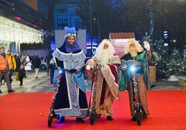 Los Reyes Magos protagonizan una original entrada al Corte Inglés