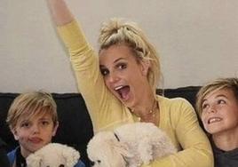 Britney Spears junto a sus dos hijos.
