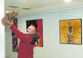 El artista Alfredo Martín 'Chis' muestra su obra.
