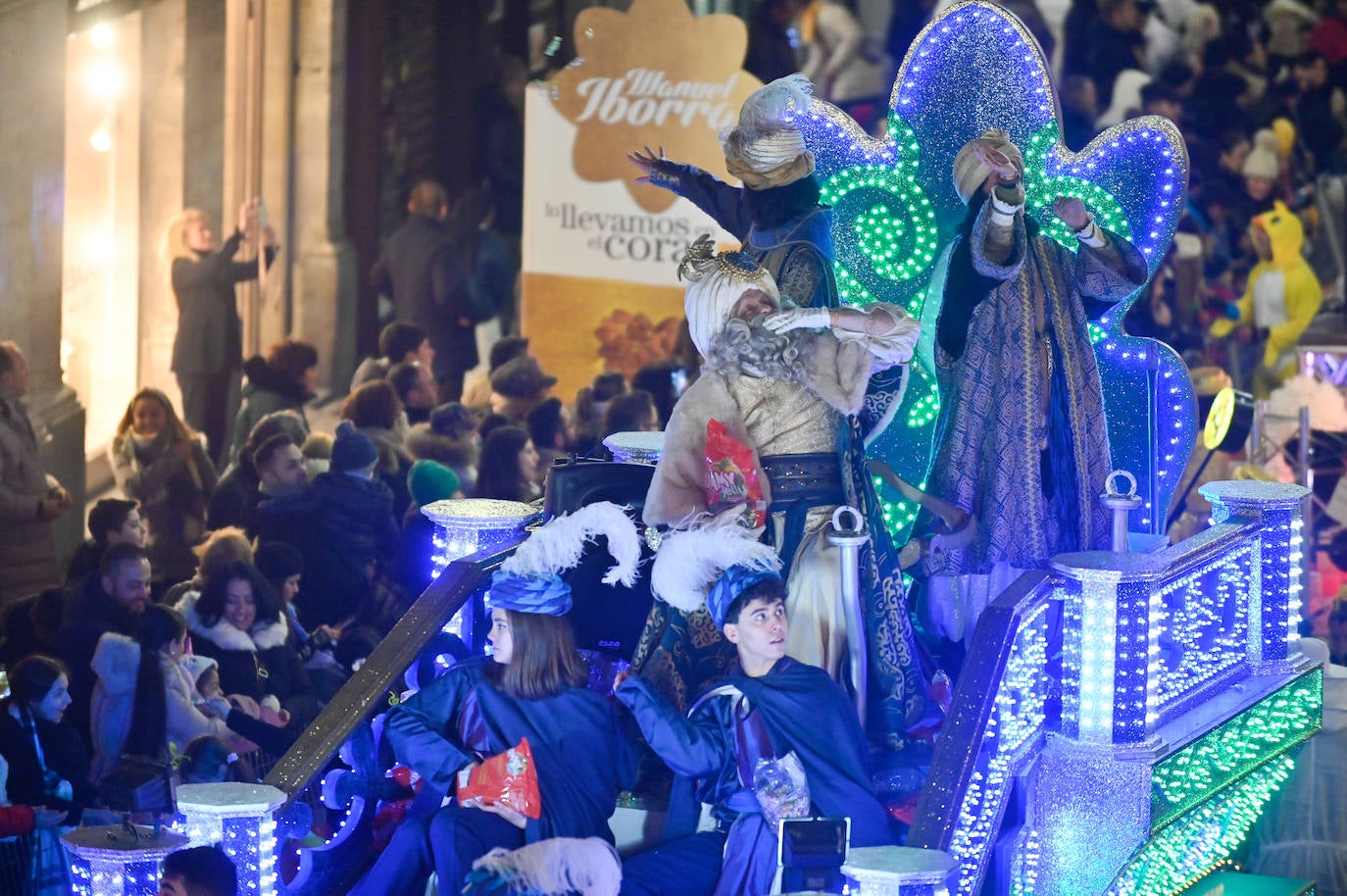 Las imágenes de la cabalgata de los Reyes Magos en Valladolid (2/4)