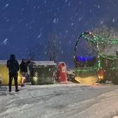 Los Reyes Magos se quedan atascados por la nieve en un pueblo de León