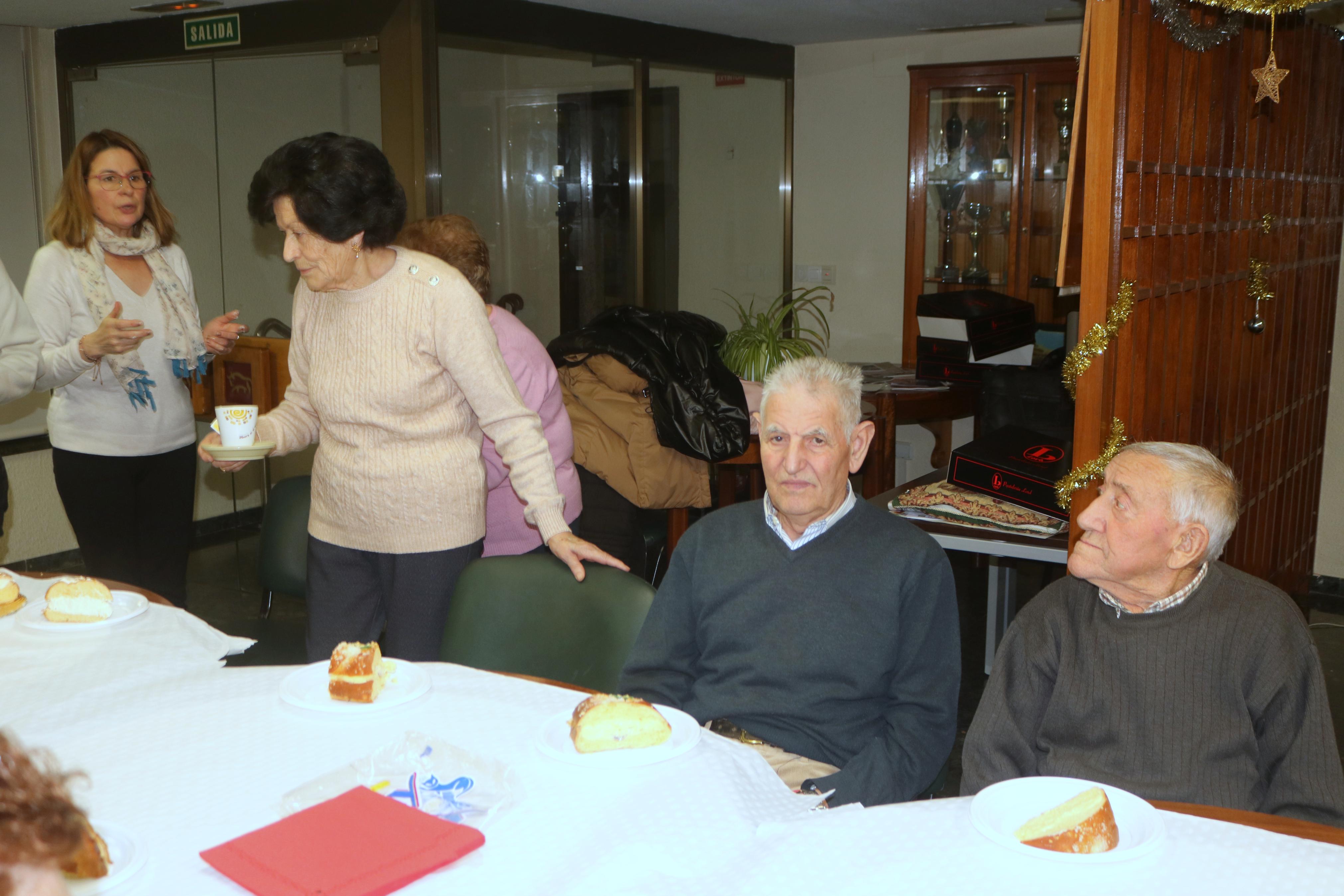 Los Jubilados de Baltanás brindan por el Nuevo Año