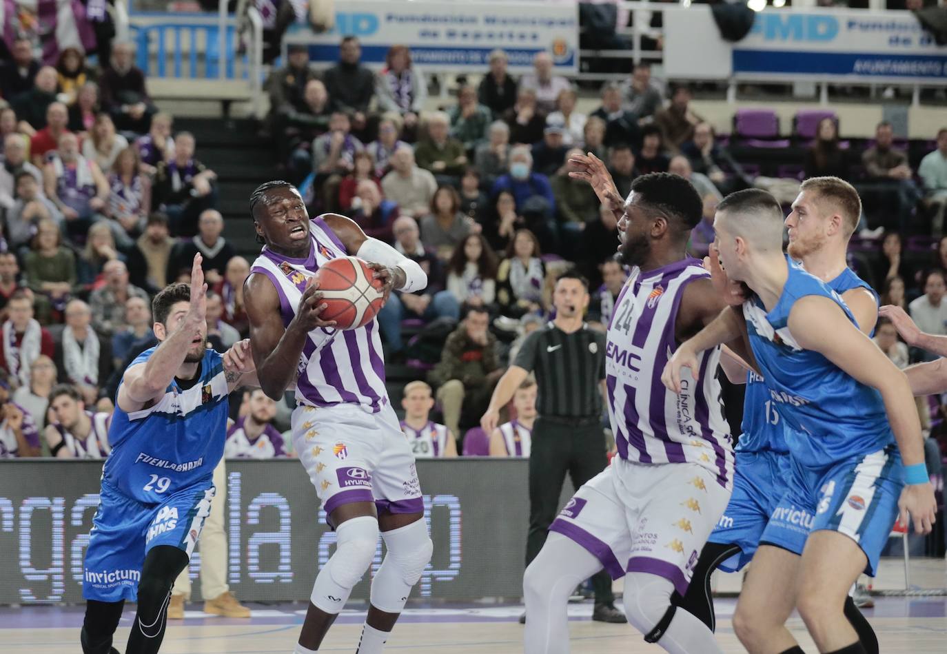 Las imágenes del partido del Real Valladolid Baloncesto contra el Fuenlabrada