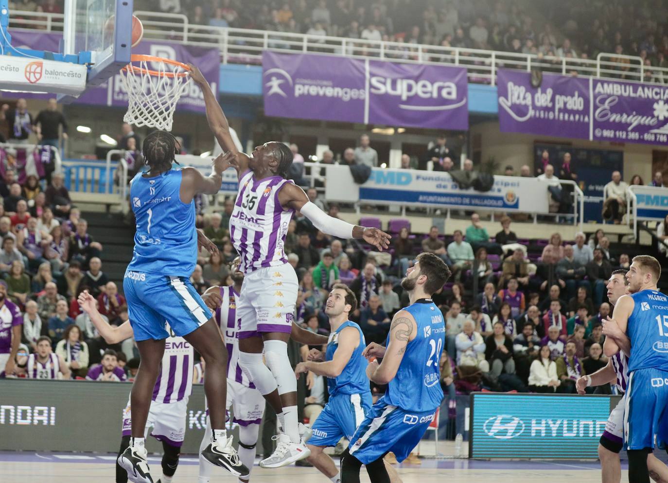 Las imágenes del partido del Real Valladolid Baloncesto contra el Fuenlabrada