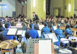 Francisco Cabanillas dirige a la Unión Musical Segoviana, ayer.