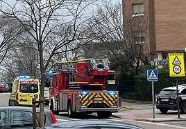 Los Bomberos y la ambulancia, en el lugar de la intervención.