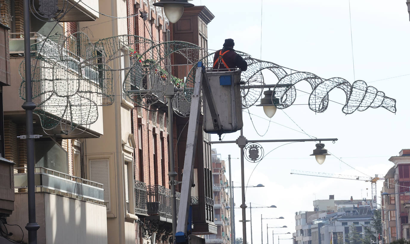 Los adornos navideños se despiden once meses de Palencia