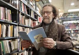 Díaz Viana presenta su poemario en la librería Maxtor.