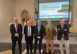 El director de la Anprogapor, Miguel Ángel Higuera, junto a los consejeros de Agricultura de Aragón, Ángel Samper; Castilla y León, Gerardo Dueñas; Extremadura, Ignacio Higuero; y la Comunidad Valenciana, José Luis Aguirre.