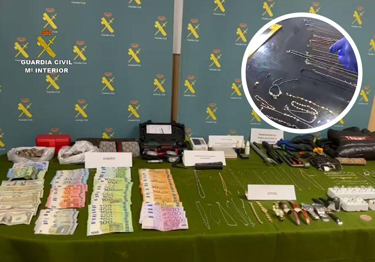 Dinero, joyas y enseres recuperados por la Guardia Civil tras la desarticulación del grupo criminal.