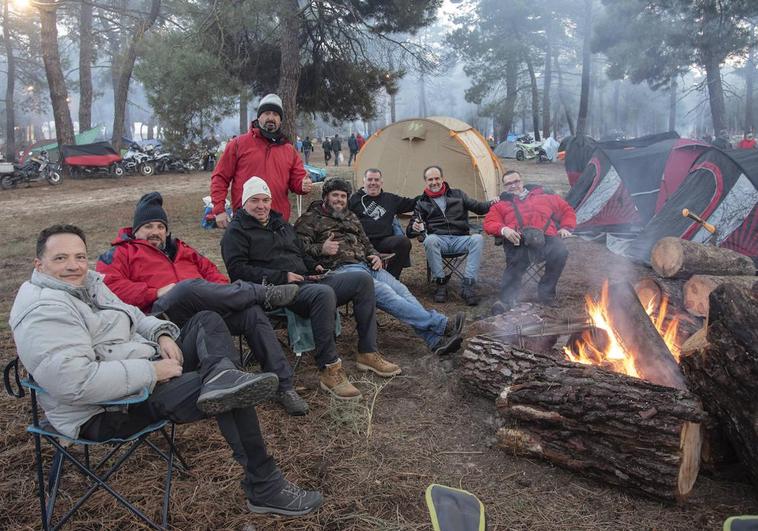 Un grupo de moteros procedente de la Comunidad Valenciana y Navarra, en el primer día de La Leyenda Continúa.