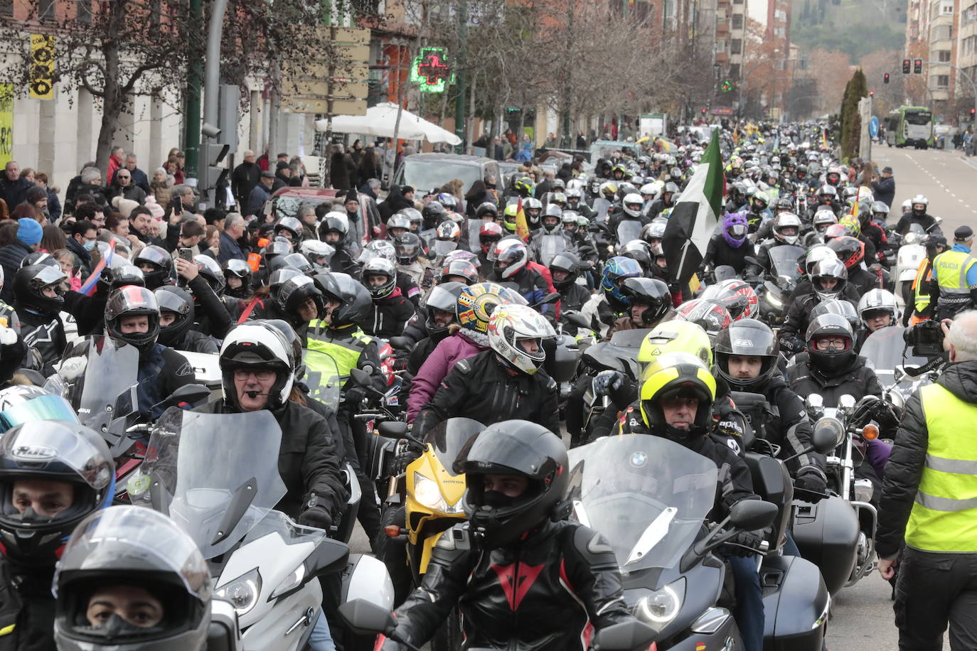 El desfile de banderas de Pingüinos, en imágenes (1/2)