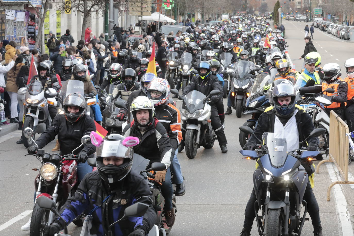 El desfile de banderas de Pingüinos, en imágenes (1/2)