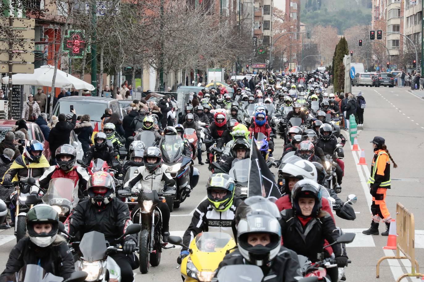 El desfile de banderas de Pingüinos, en imágenes (1/2)