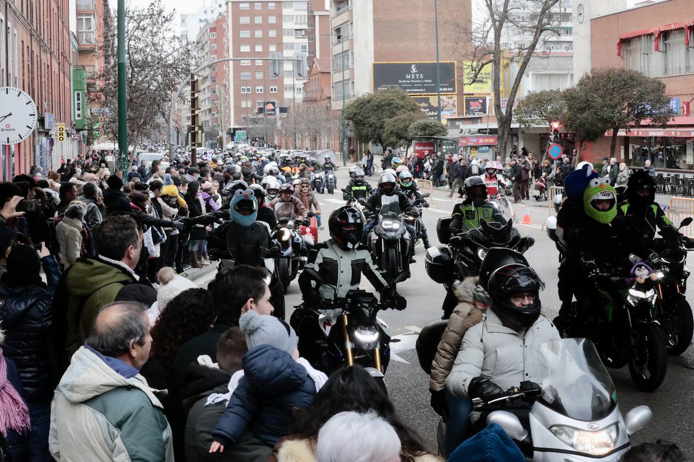 El desfile de banderas de Pingüinos, en imágenes (1/2)