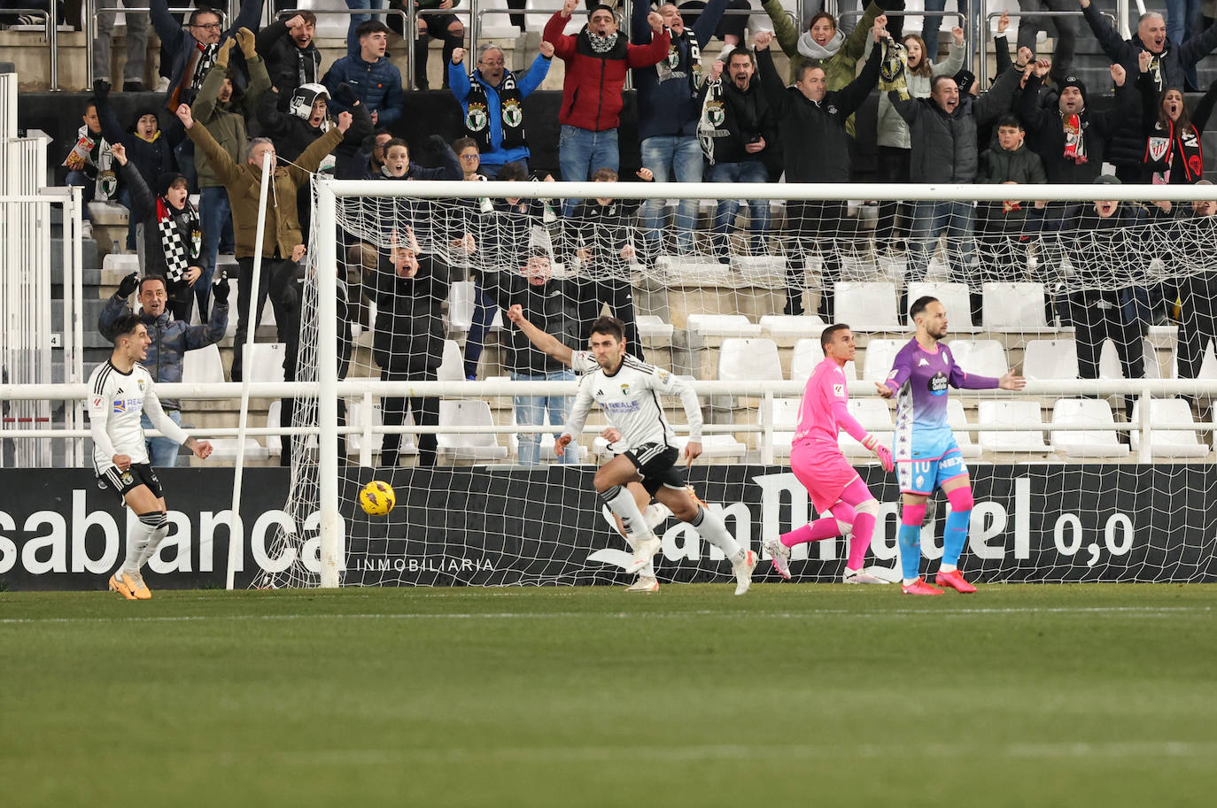 El encuentro entre el Burgos CF y el Real Valladolid, en imágenes