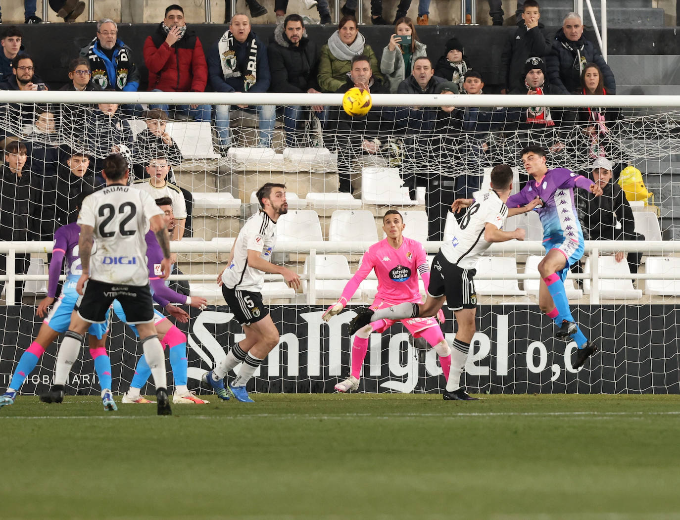 El encuentro entre el Burgos CF y el Real Valladolid, en imágenes