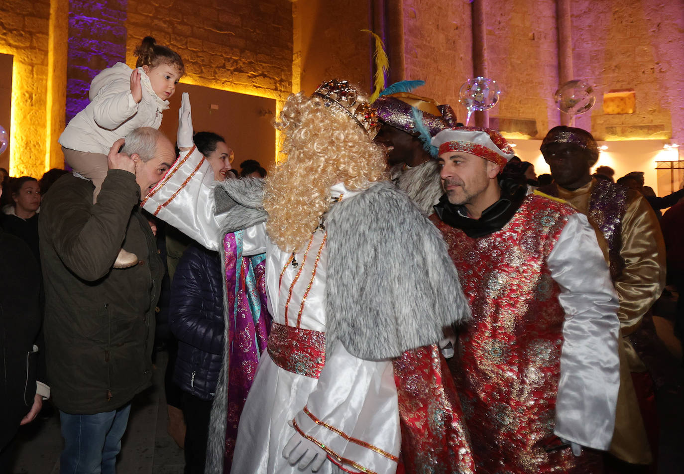 Los Reyes Magos se despiden en Becerril