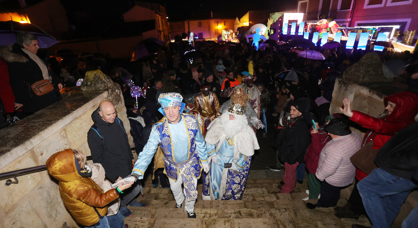 Los Reyes Magos se despiden en Becerril