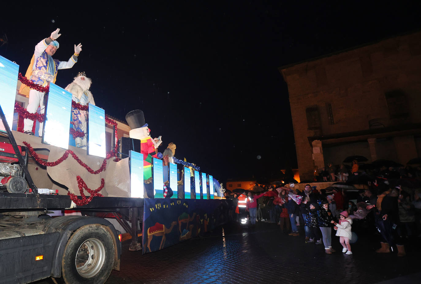 Los Reyes Magos se despiden en Becerril