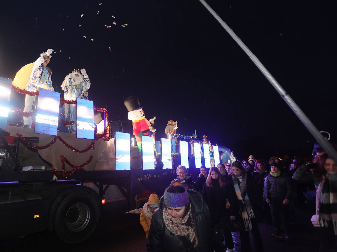 Los Reyes Magos se despiden en Becerril