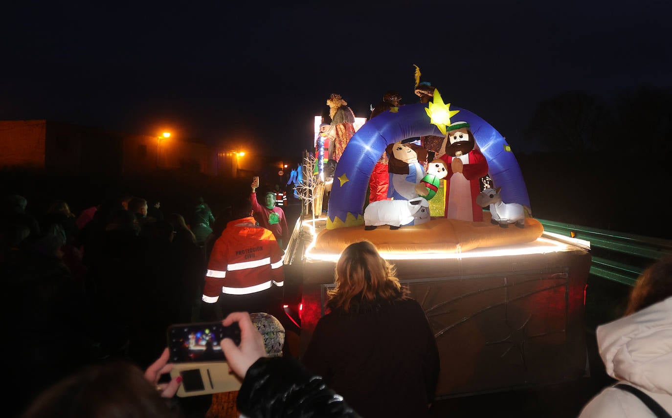 Los Reyes Magos se despiden en Becerril