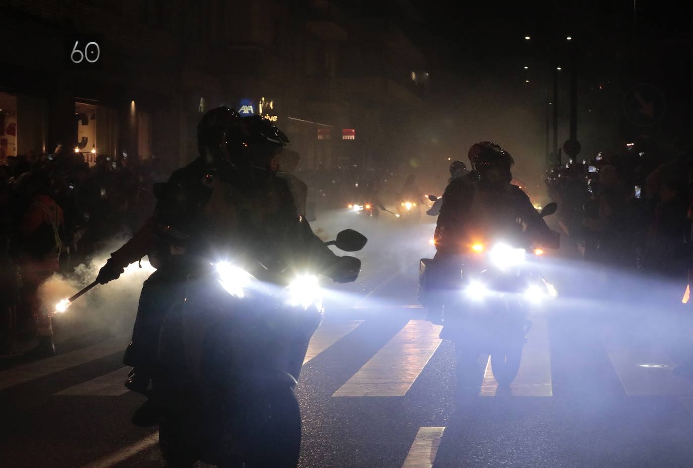 El desfile de antorchas de Pingüinos, en imágenes