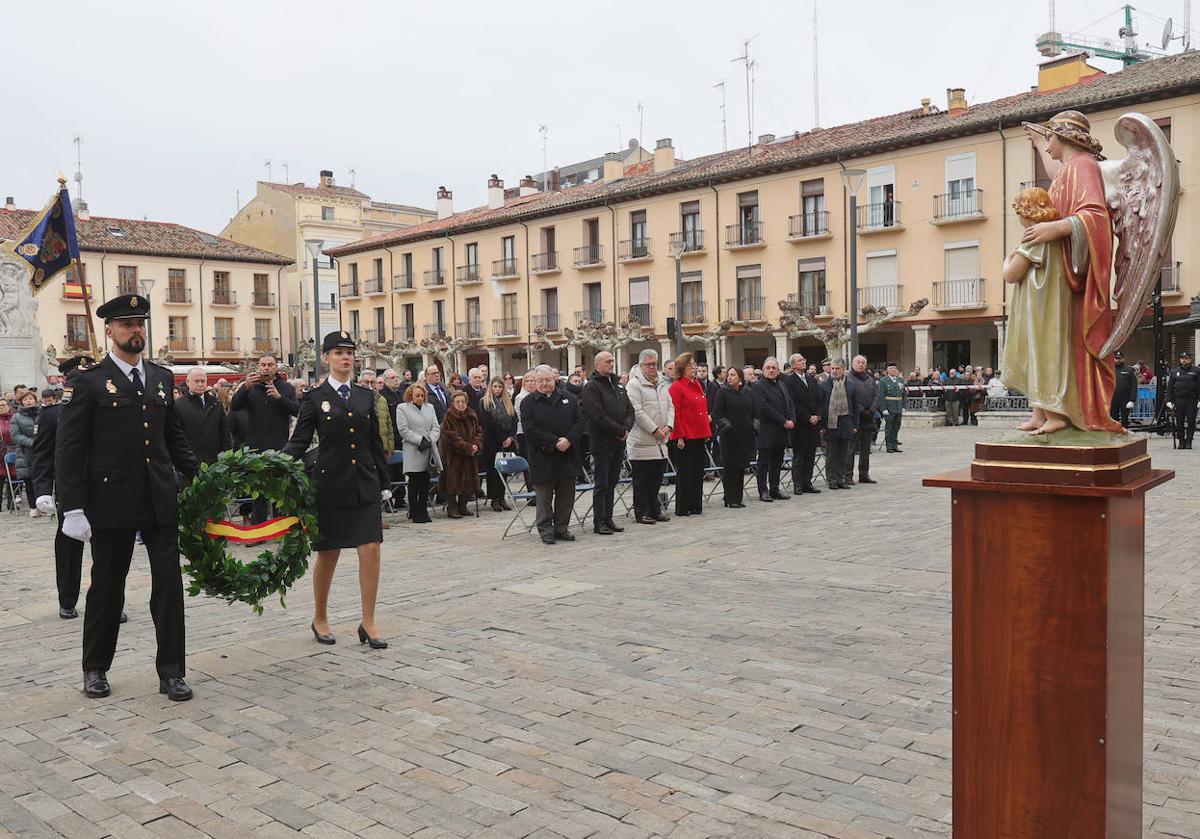 Imagen principal - Acto para conmemorar el bicentenario de la Policía Nacional, este sábado en Palencia.