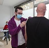 El maratón de la gripe vacuna a más de 70 personas en las primeras cuatro horas