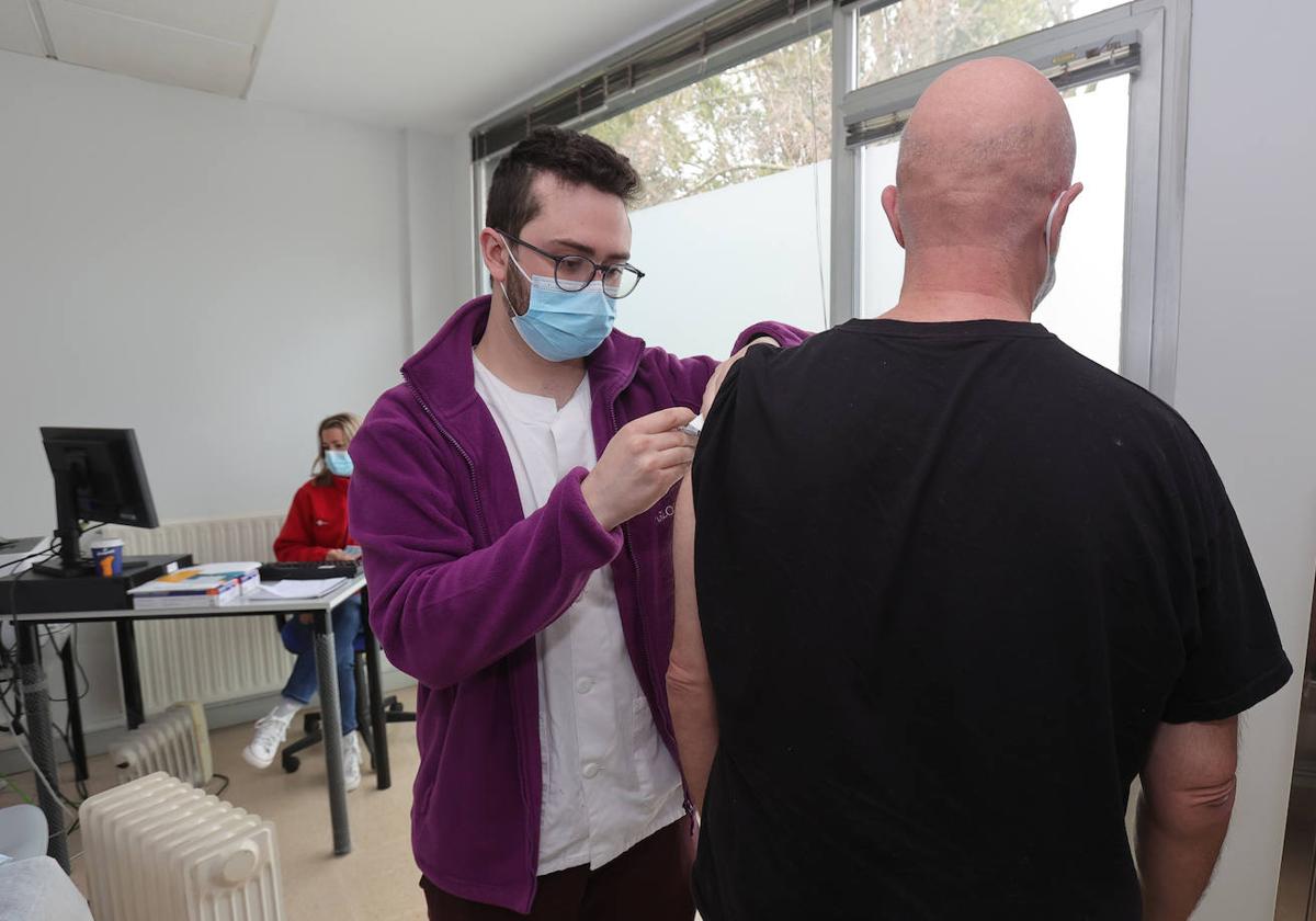 El maratón de la gripe vacuna a más de 70 personas en las primeras cuatro horas