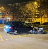 Aparatosa colisión sin heridos entre dos coches en el Paseo de Zorrilla