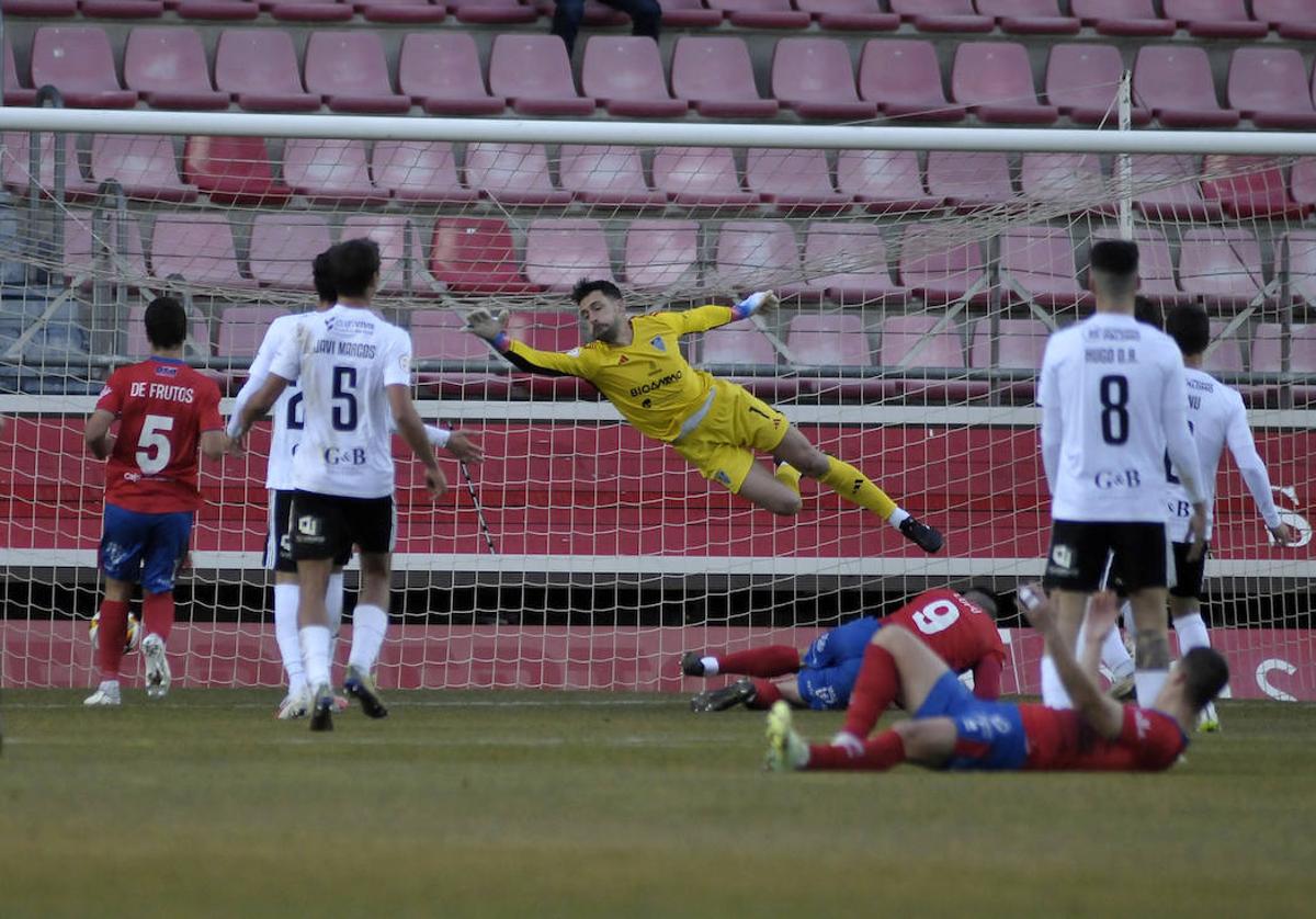 Lupu remata para hacer el 1-0 ante la Segoviana.