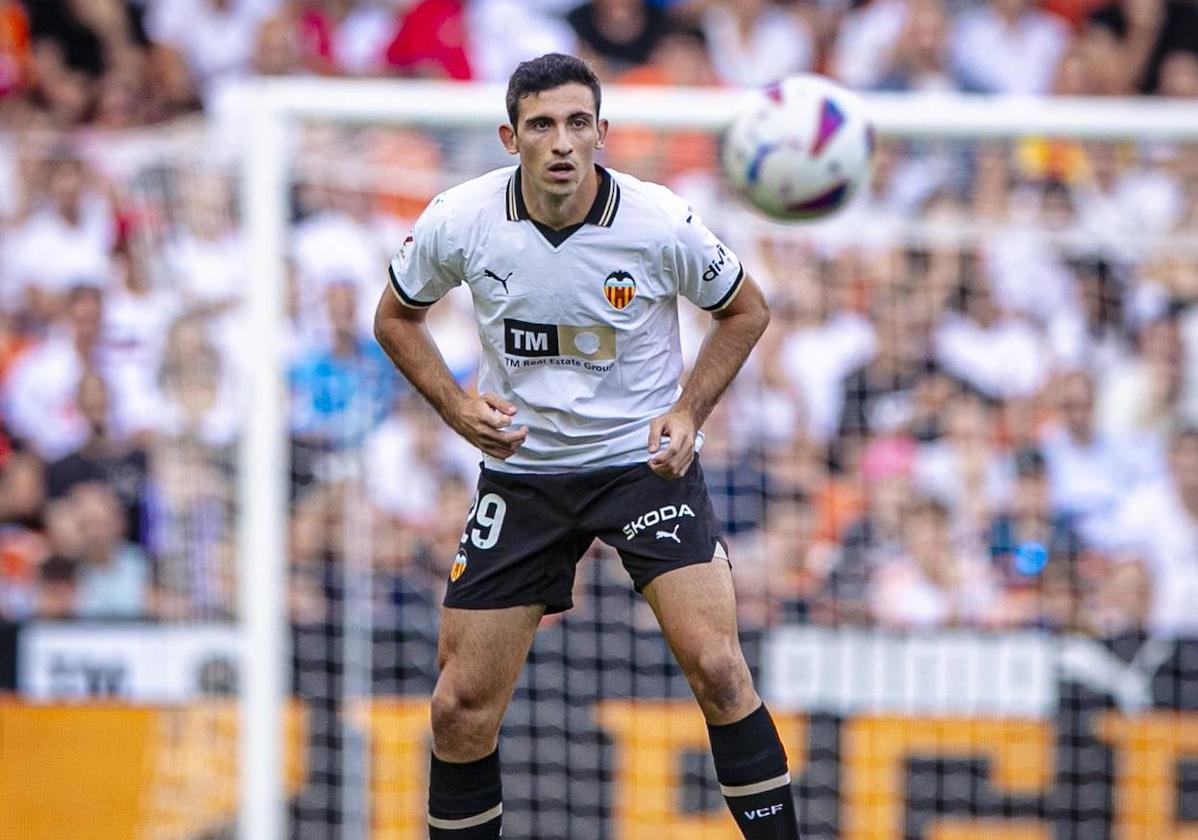 César Tárrega, en un partido con la camiseta del Valencia.