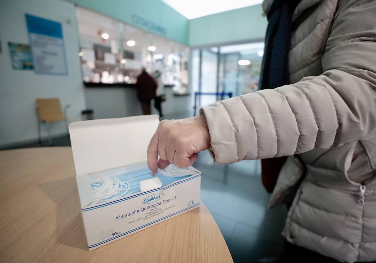 Implantación de nuevo de las mascarillas en el centro de salud de La Victoria hace una semana.