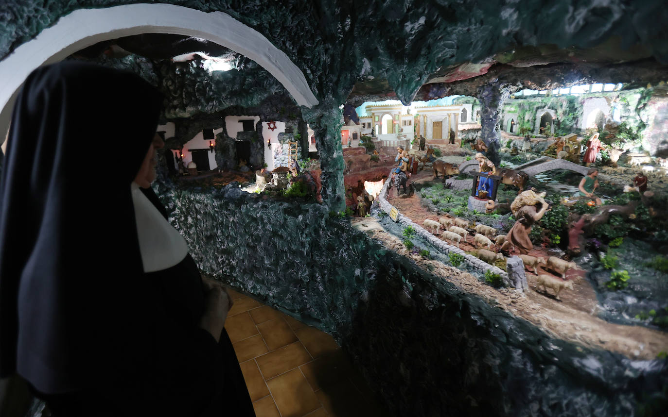 La cueva que alberga un belén en una residencia de Palencia