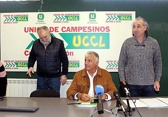 Valentín García, coordinador de la Unión de Campesinos en Valladolid; Luis Cortés, coordinador estatal de Unión de Uniones y Jesús Manuel González Palacín, coordinador de UCCL en Castilla y León.