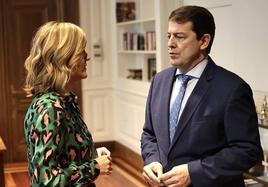 Reunión entre el presidente de la Junta, Alfonso Fernández Mañueco, y la ministra de Educación, este miércoles.